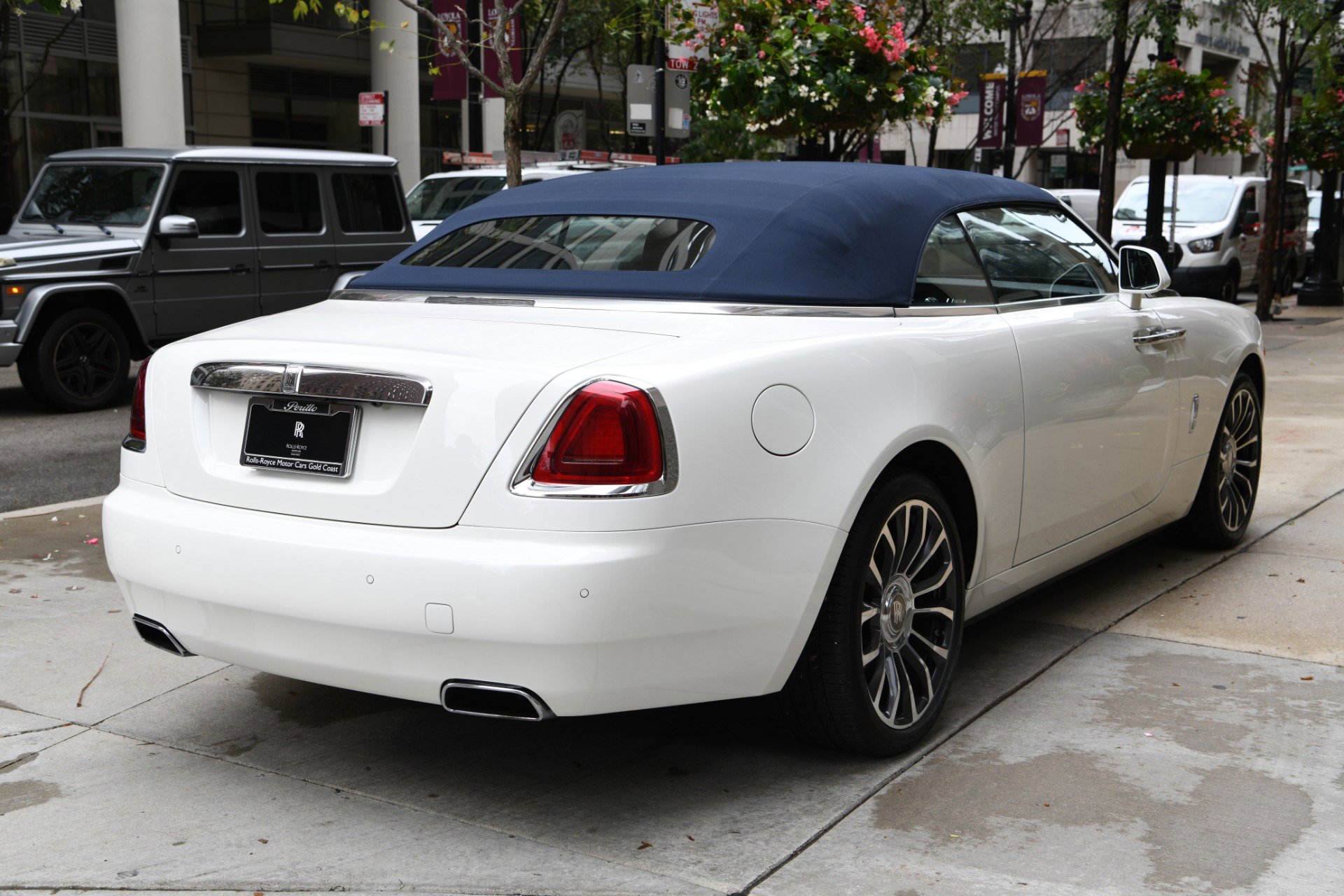 Used 2020 Rolls-Royce Dawn image 9