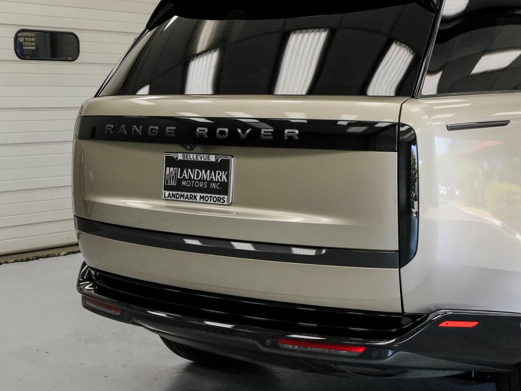 Used 2025 Land Rover Range Rover SE AWD/4WD image 31