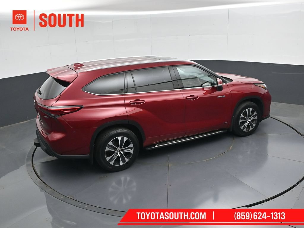 Used 2021 Toyota Highlander XLE AWD/4WD image 47