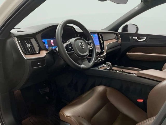 Used 2024 Volvo XC60 B5 Plus w/ Protection Package Premier AWD/4WD image 20