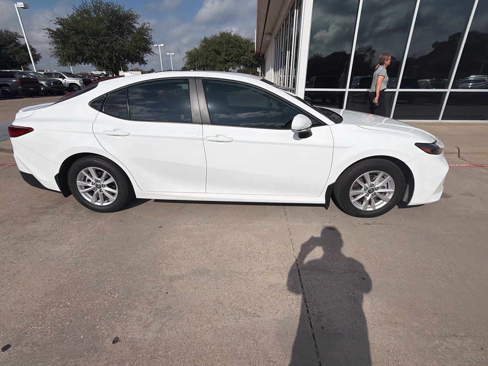Used 2025 Toyota Camry LE FWD image 5