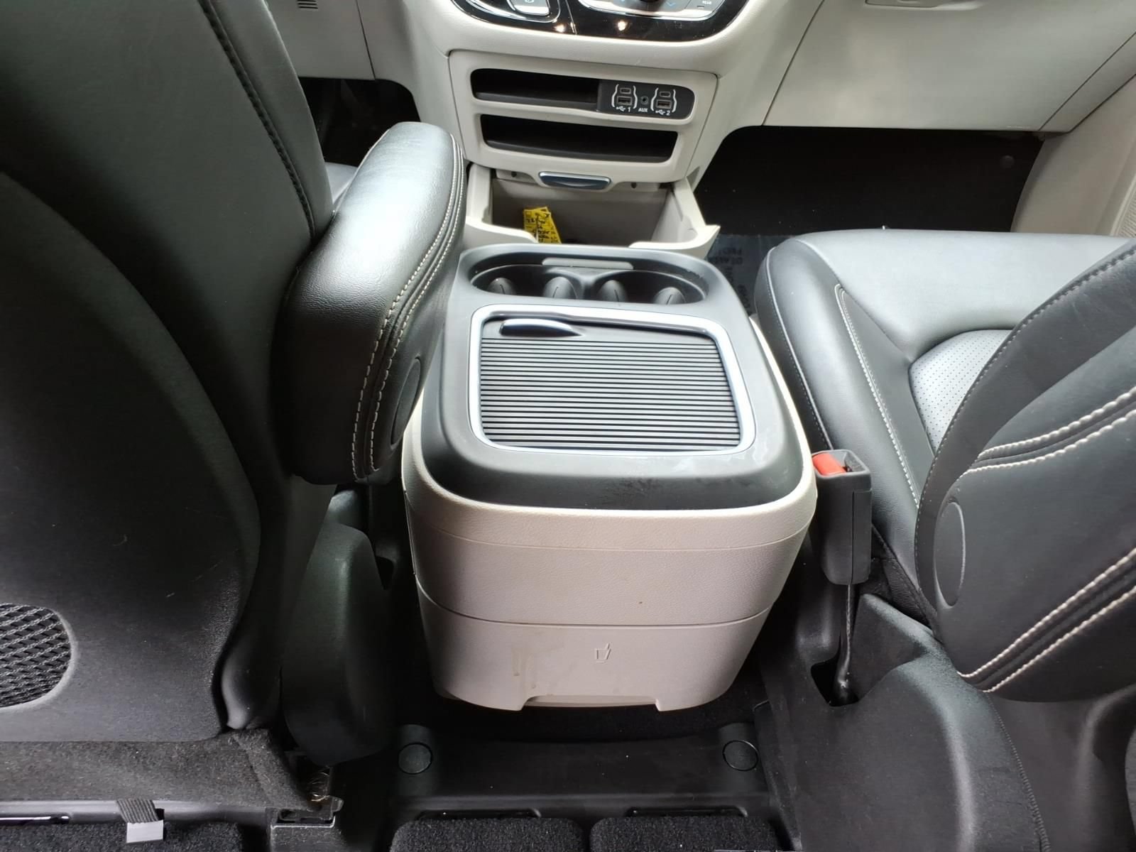 Used 2024 Chrysler Pacifica Touring-L FWD image 17