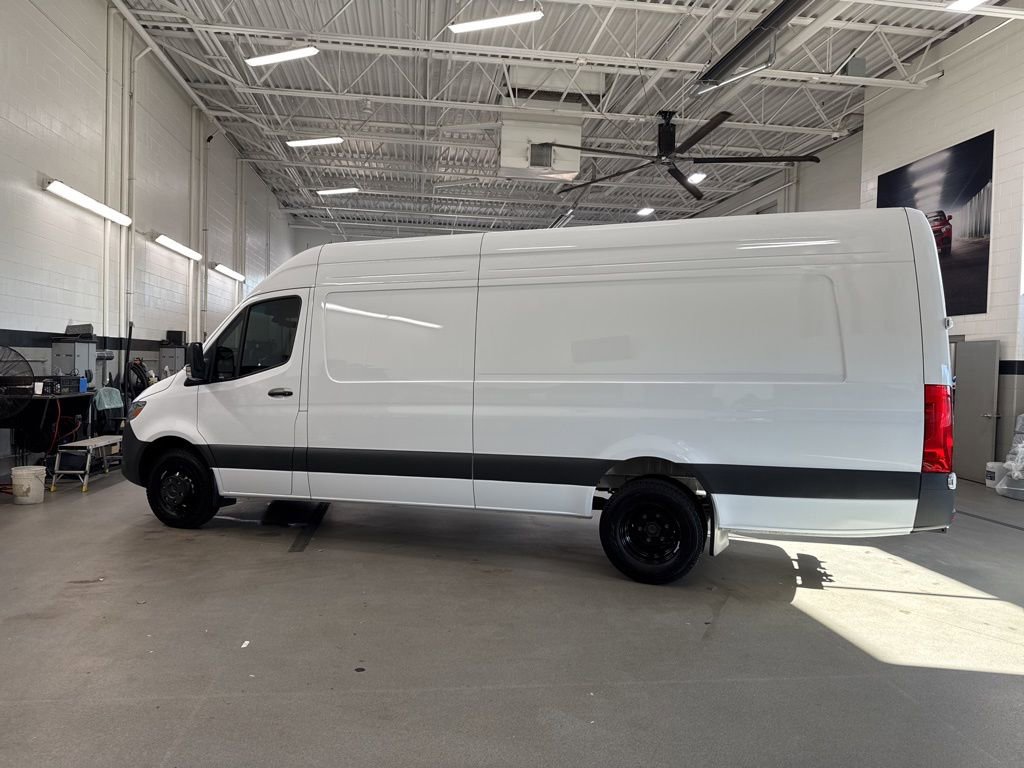 Used 2025 Mercedes-Benz Sprinter 3500 image 2