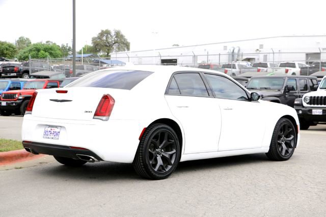 Used 2021 Chrysler 300 Touring w/ Sport Appearance Package image 4