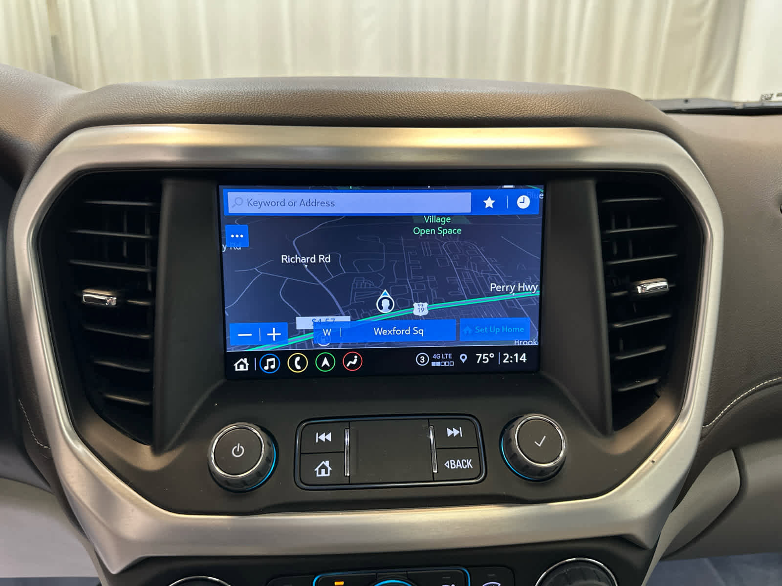 Used 2023 GMC Acadia SLT w/ Preferred Package AWD/4WD image 17