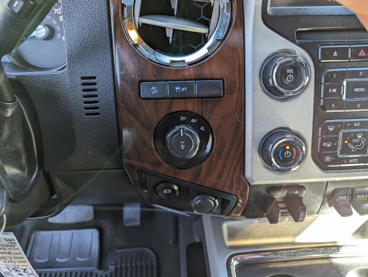 Used 2015 Ford F350 Lariat w/ Lariat Ultimate Package image 22