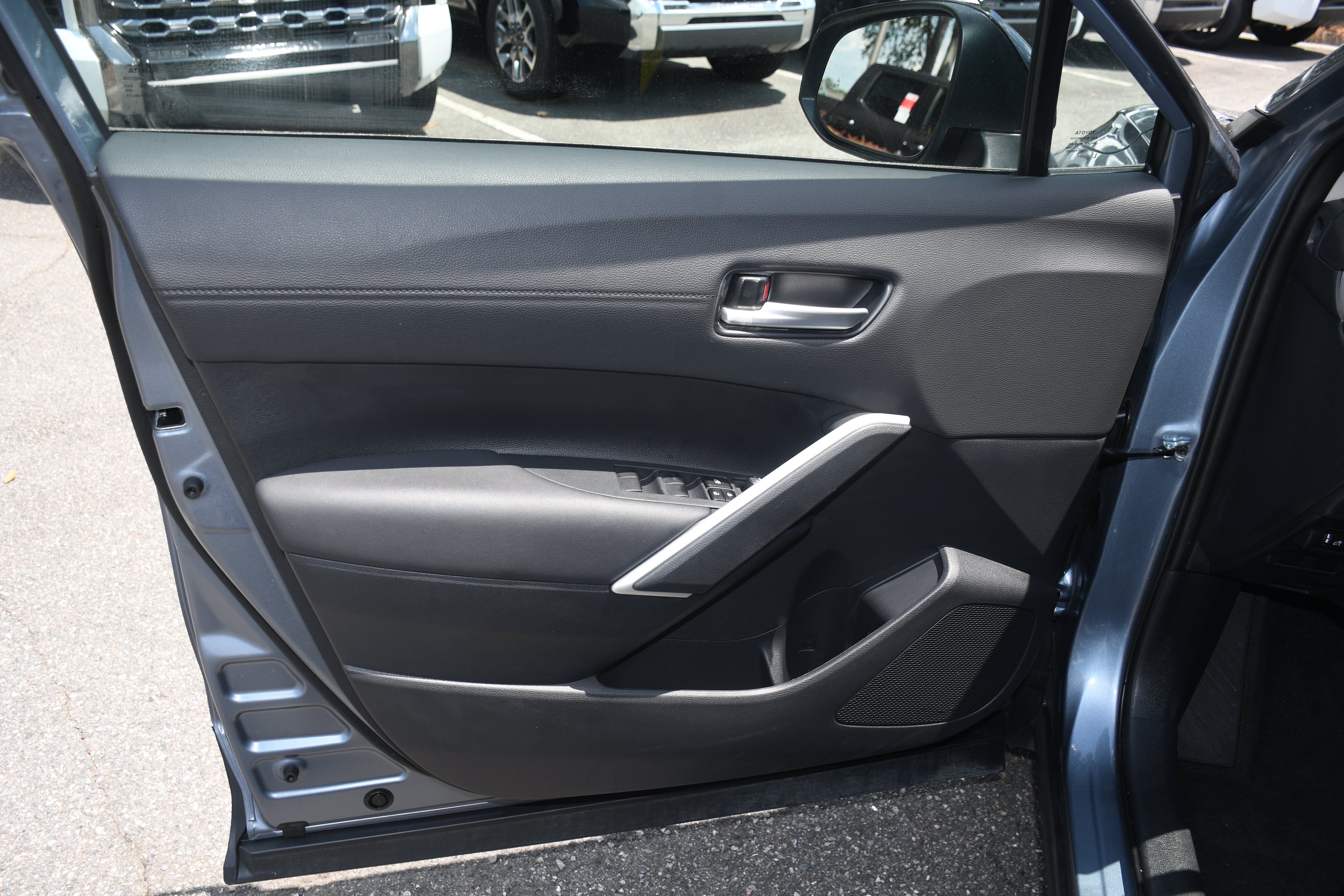 Certified 2025 Toyota Corolla Cross XLE FWD image 9