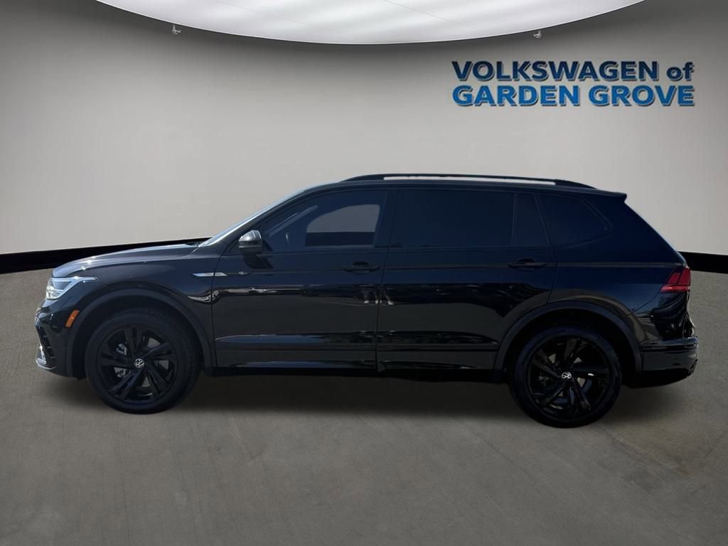 Used 2023 Volkswagen Tiguan SE R-Line image 4