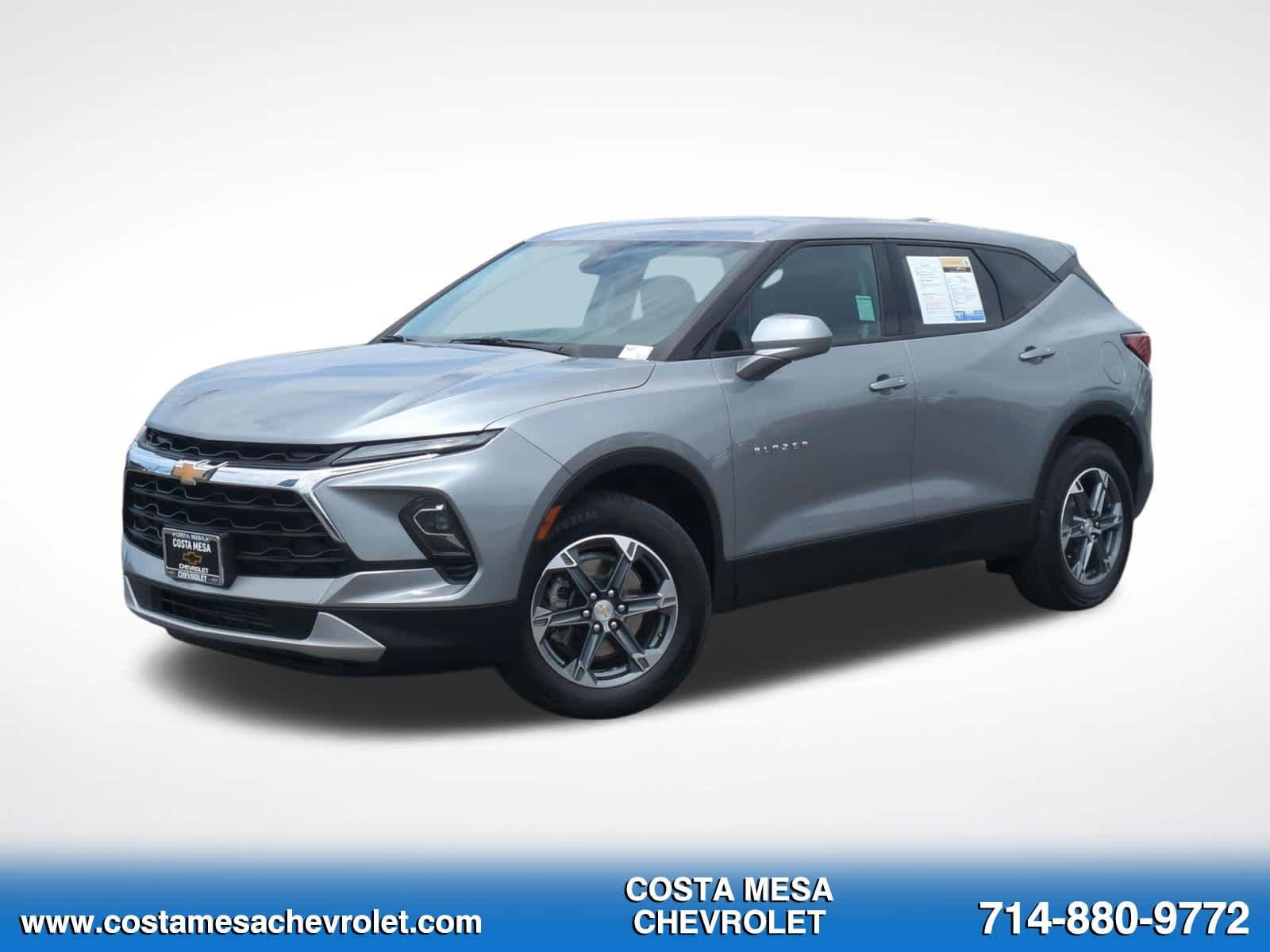 Used 2025 Chevrolet Blazer LT FWD image 1