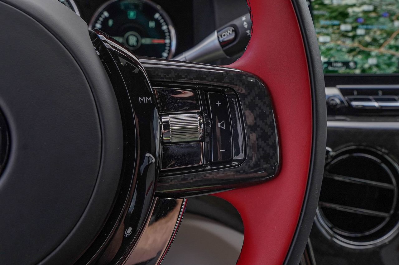 Certified 2024 Rolls-Royce Cullinan Black Badge w/ Dark Exterior Package AWD/4WD image 25
