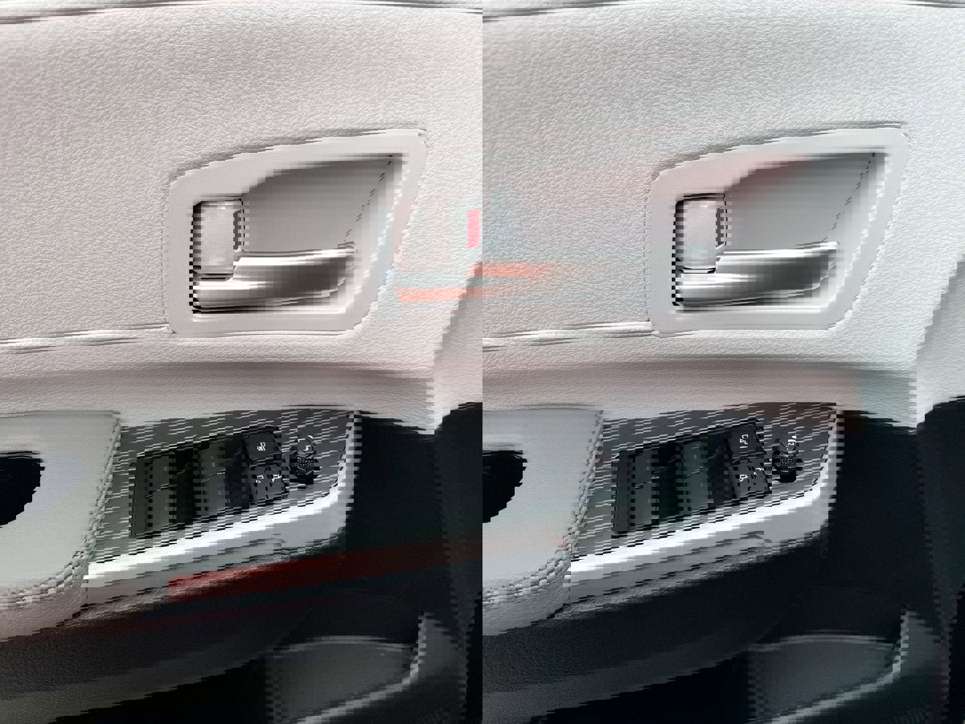 Certified 2026 Toyota Sienna XLE image 15