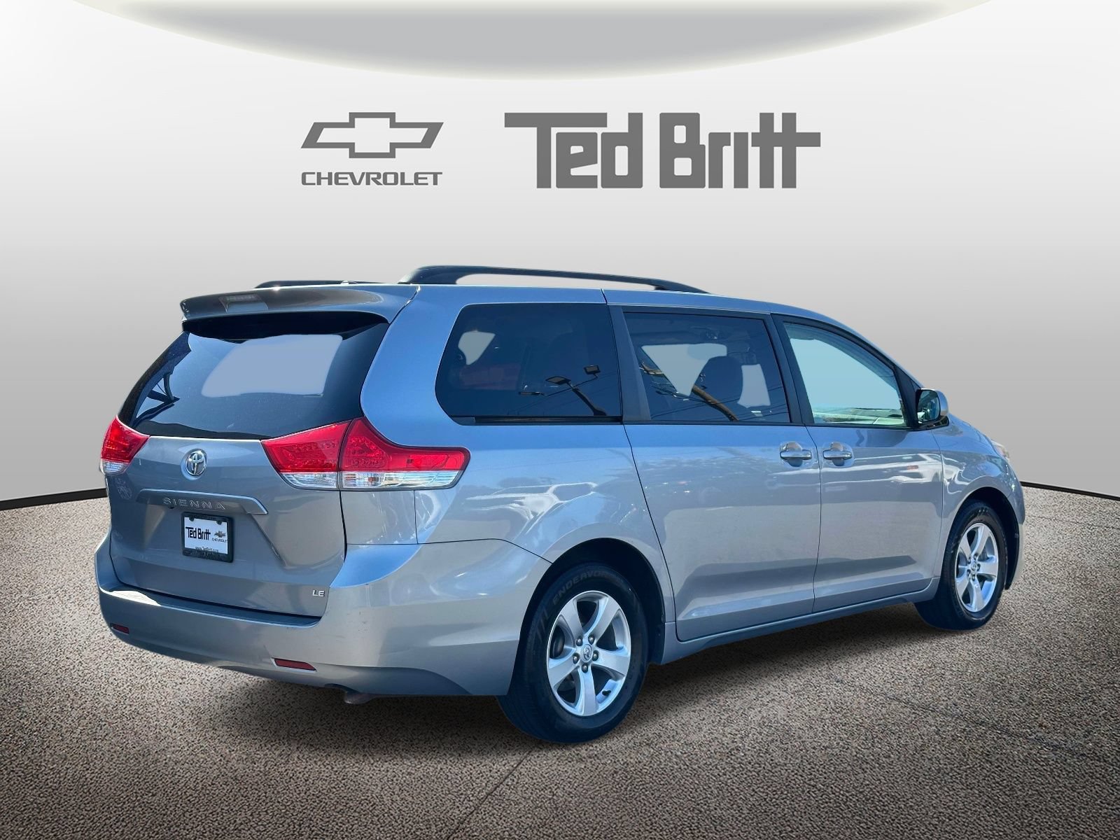 Used 2013 Toyota Sienna LE w/ Towing Pkg FWD image 4