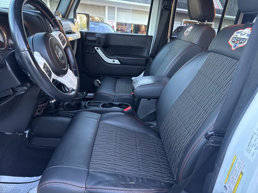 Used 2012 Jeep Wrangler Unlimited Sahara image 32