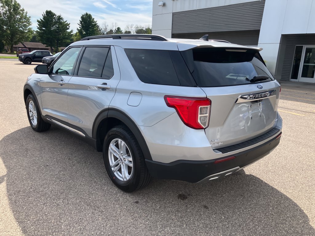 Used 2023 Ford Explorer XLT w/ Equipment Group 202A AWD/4WD image 9