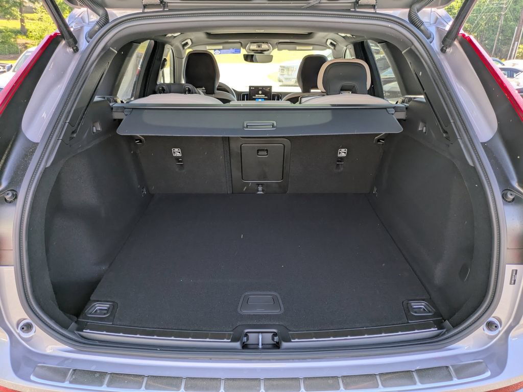 New 2026 Volvo XC60 B5 Plus w/ Protection Package Premier AWD/4WD image 13