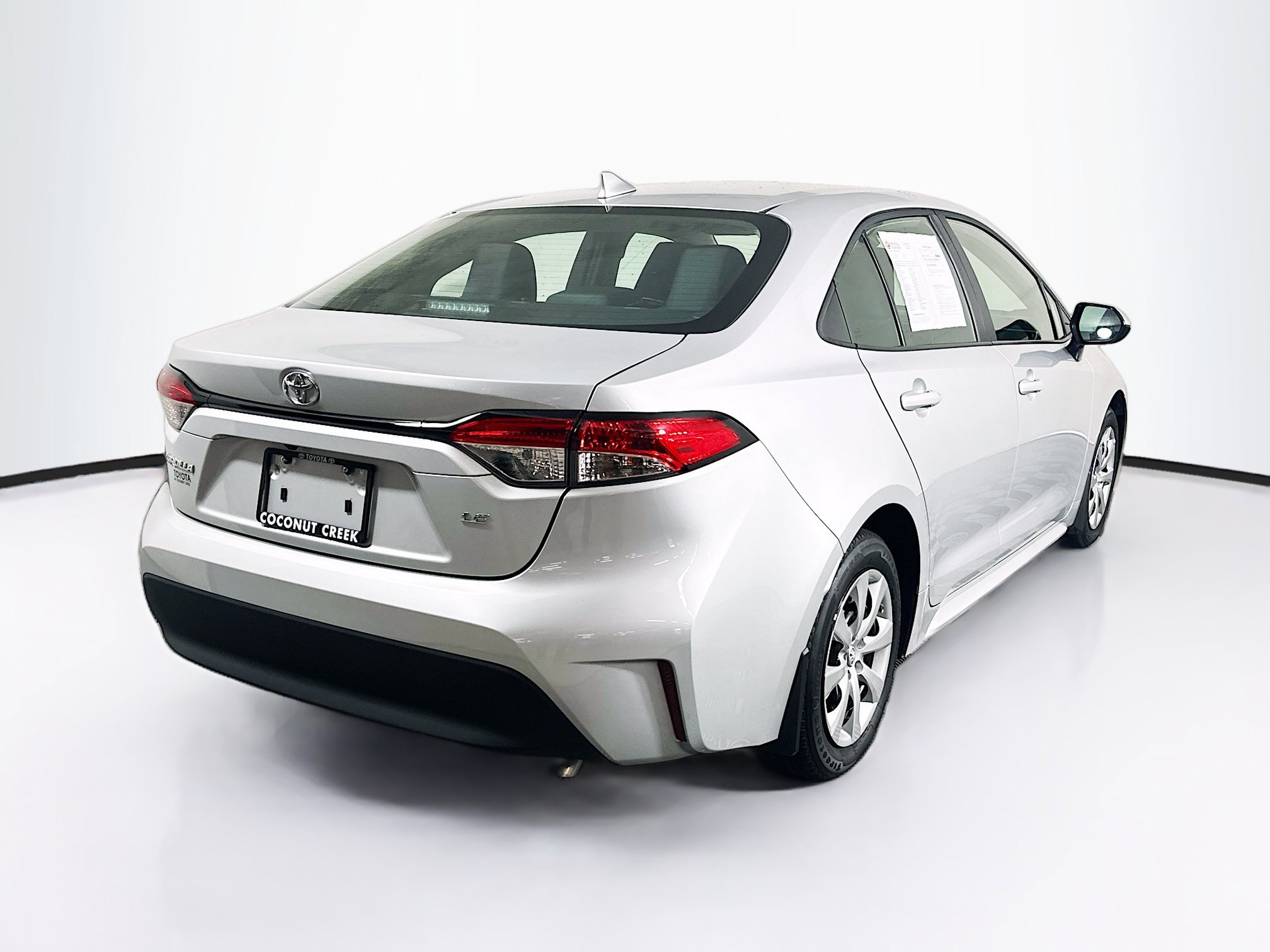 Used 2026 Toyota Corolla LE FWD image 3