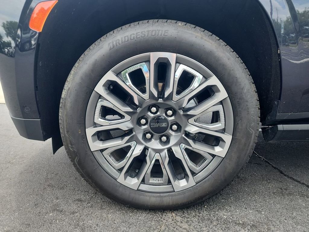 Certified 2023 GMC Yukon XL Denali Ultimate w/ LPO, Floor Liner Package AWD/4WD image 33