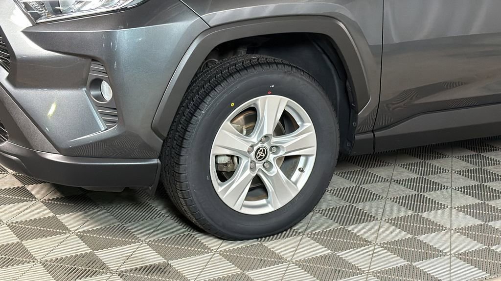 Used 2021 Toyota RAV4 XLE w/ Convenience Package image 4