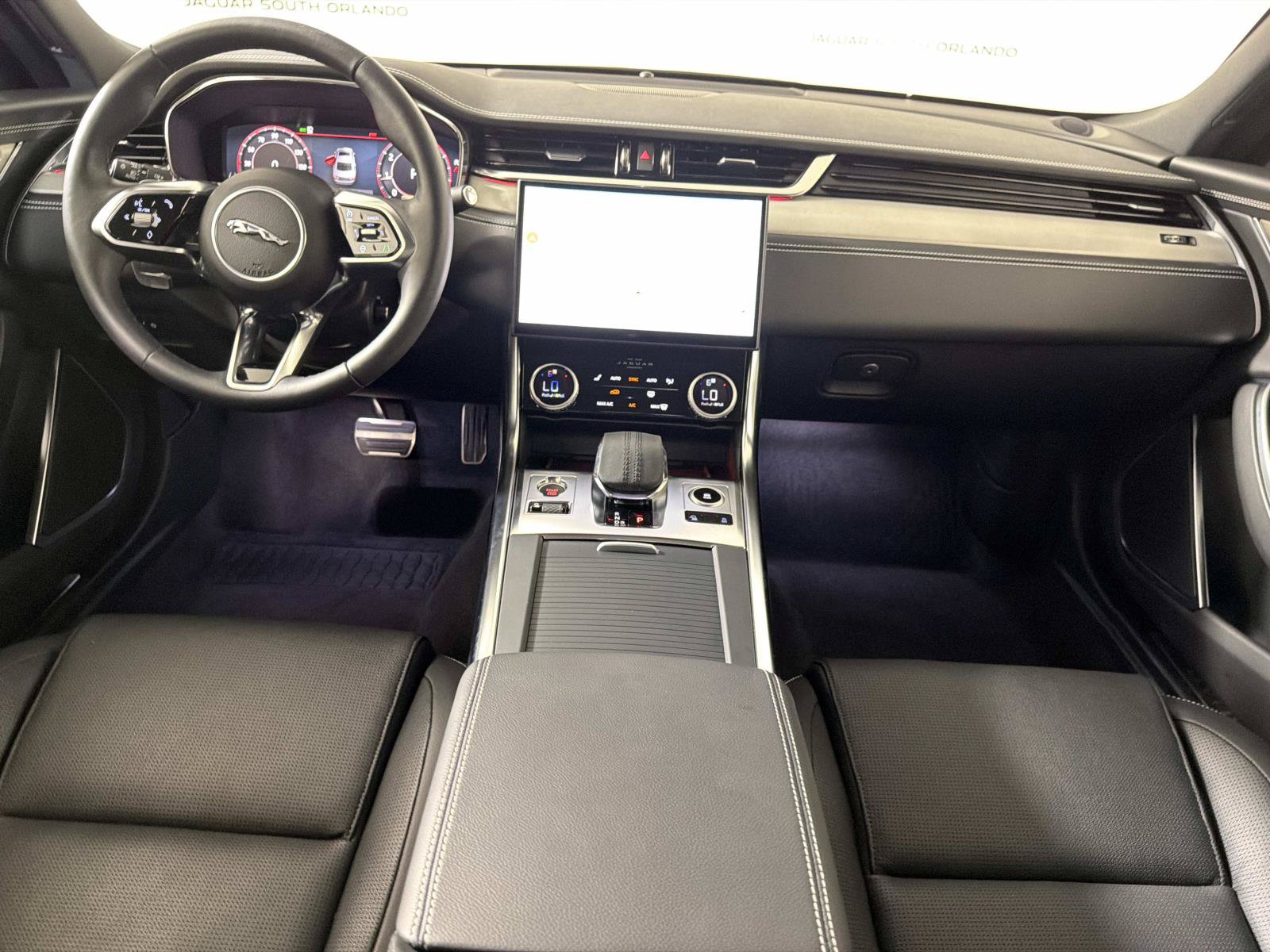 Certified 2024 Jaguar XF R-Dynamic SE AWD/4WD image 13