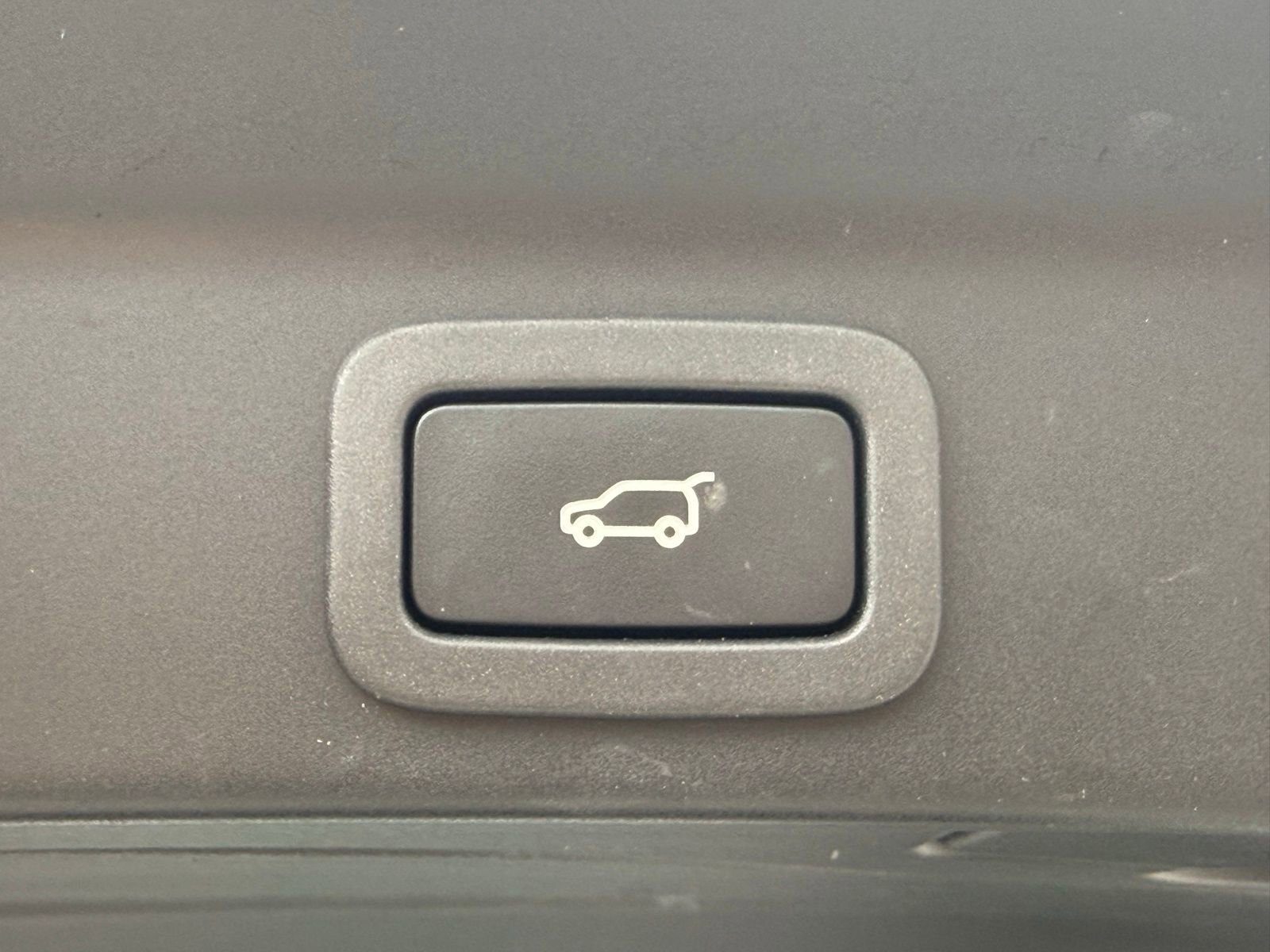 Used 2017 Jaguar F-PACE S image 13