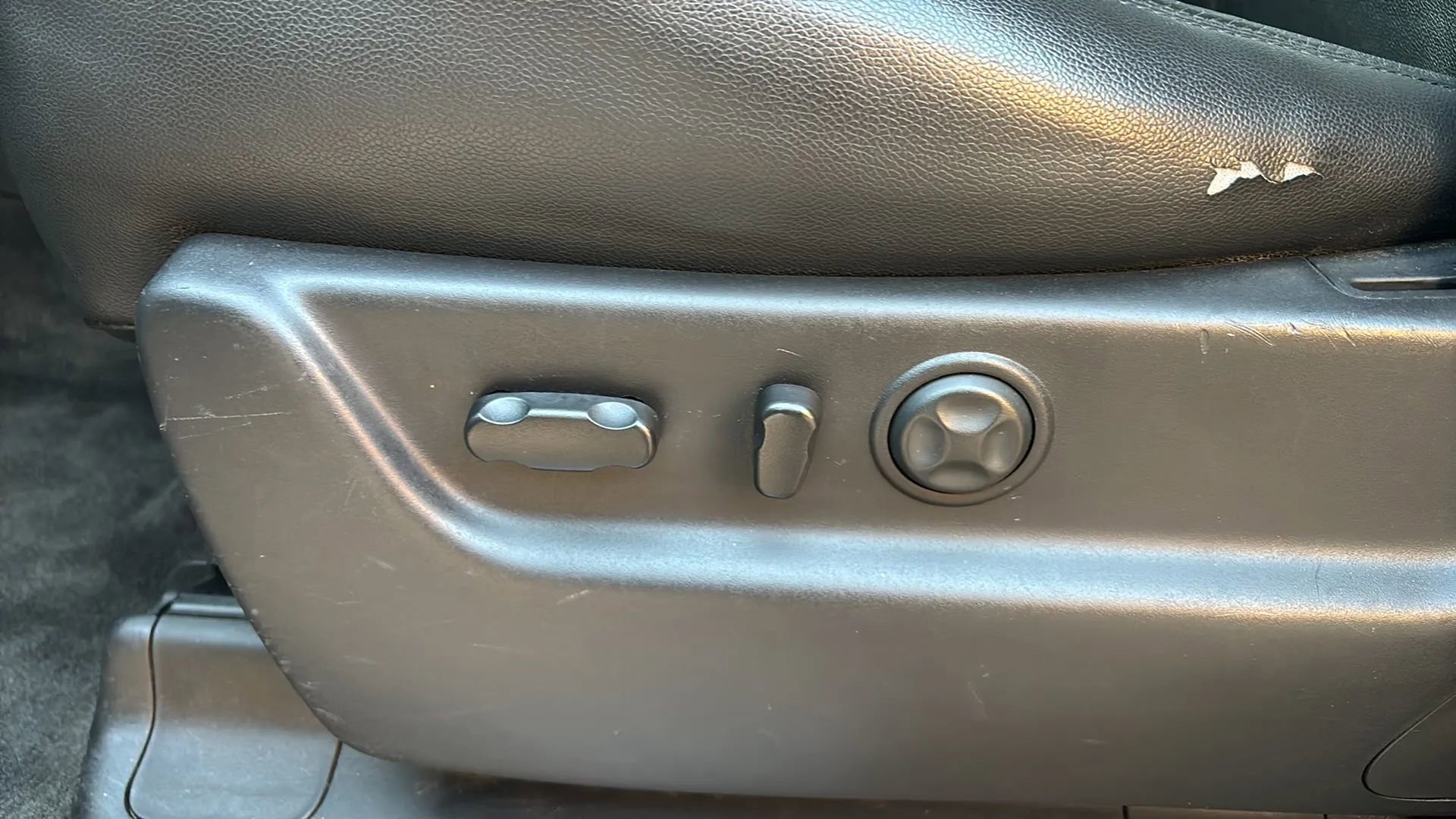 Used 2012 Chevrolet Tahoe LTZ image 32