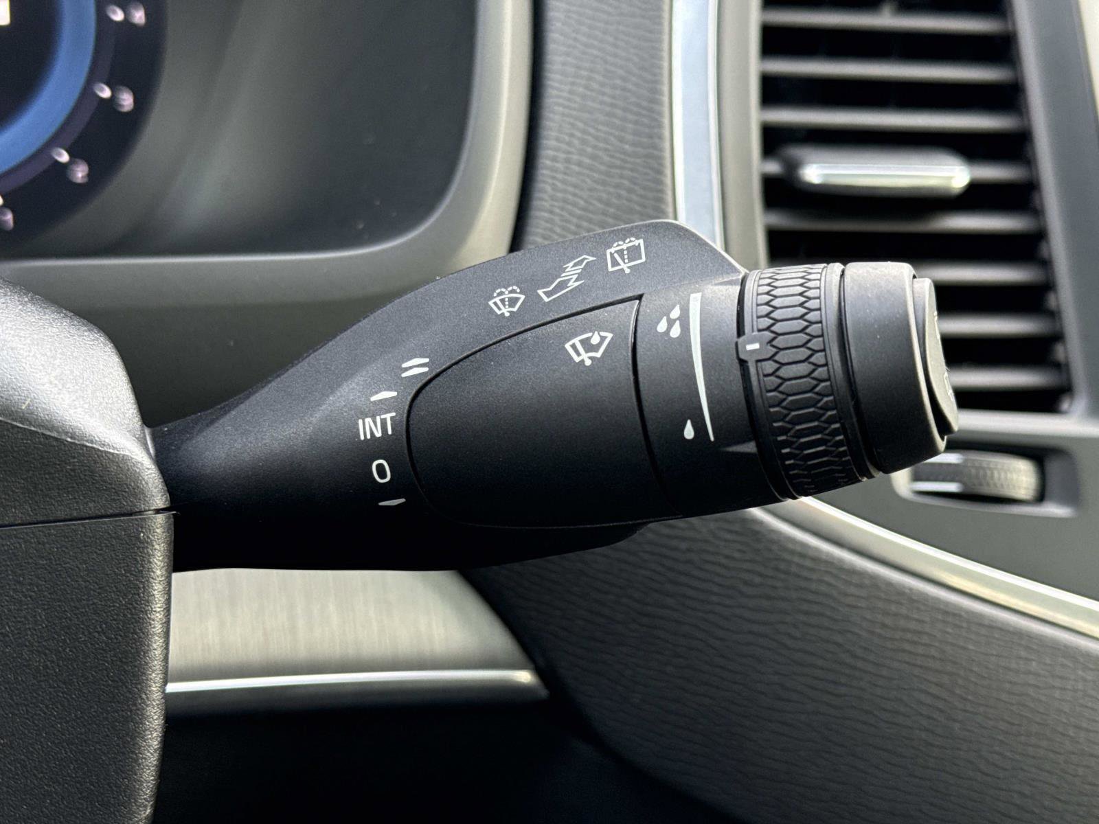 Used 2024 Volvo XC90 B5 Core w/ Protection Package Premier image 11