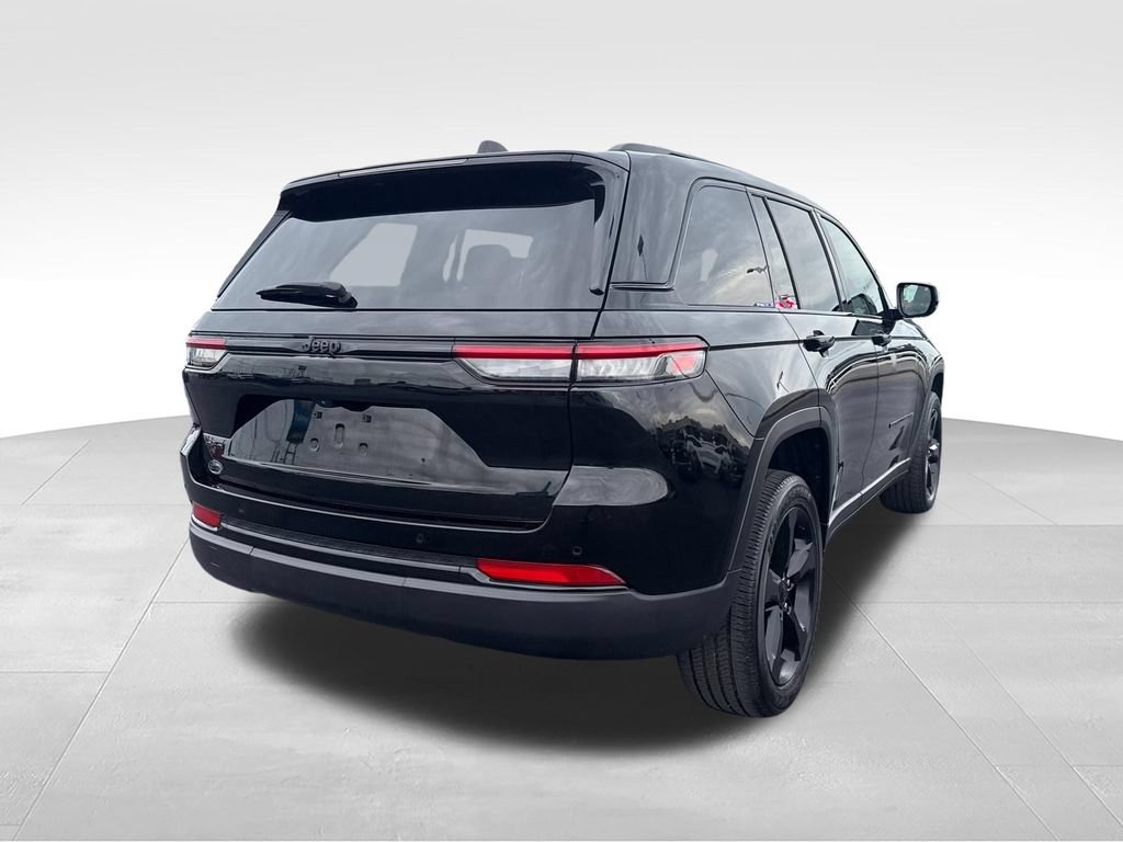Used 2024 Jeep Grand Cherokee Altitude AWD/4WD image 12