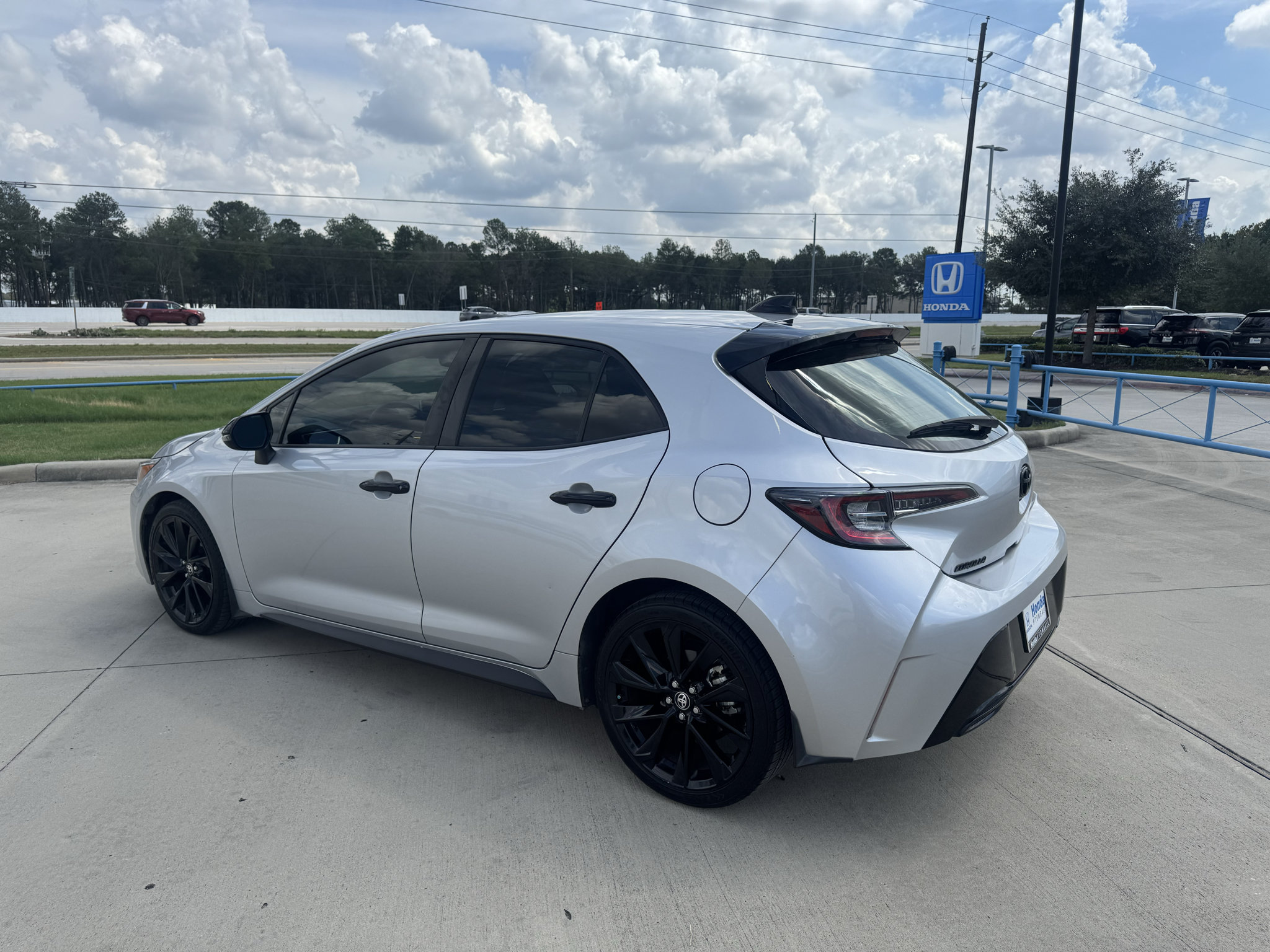 Used 2022 Toyota Corolla SE FWD image 6