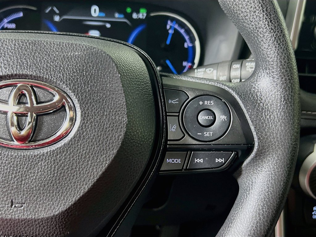 Used 2025 Toyota RAV4 XLE AWD/4WD image 19