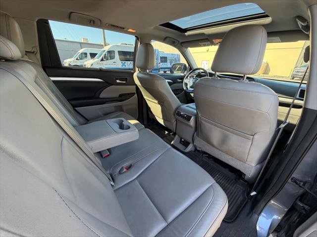 Used 2016 Toyota Highlander XLE image 16