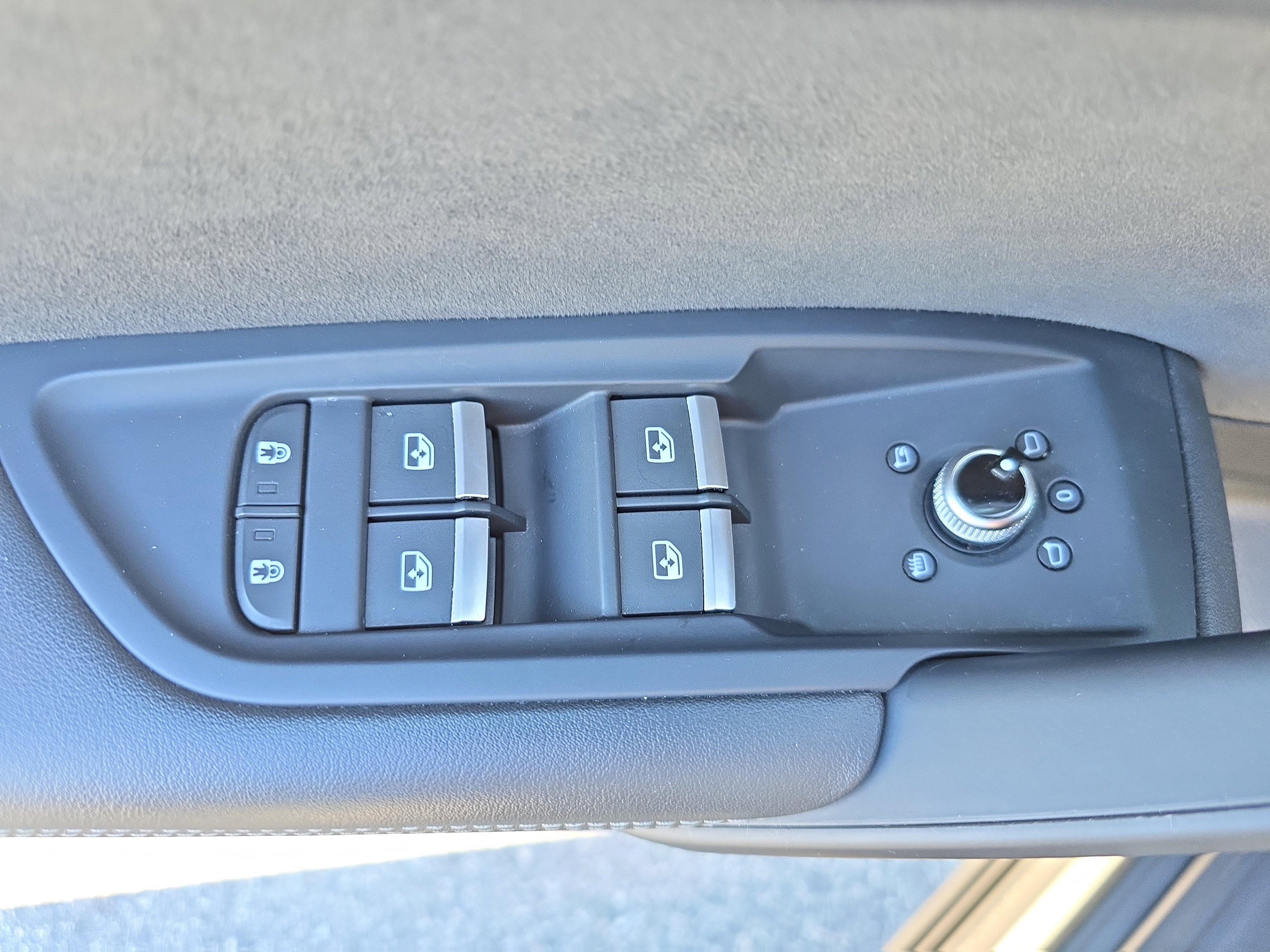 Used 2022 Audi SQ5 Premium Plus w/ Premium Plus Package image 26