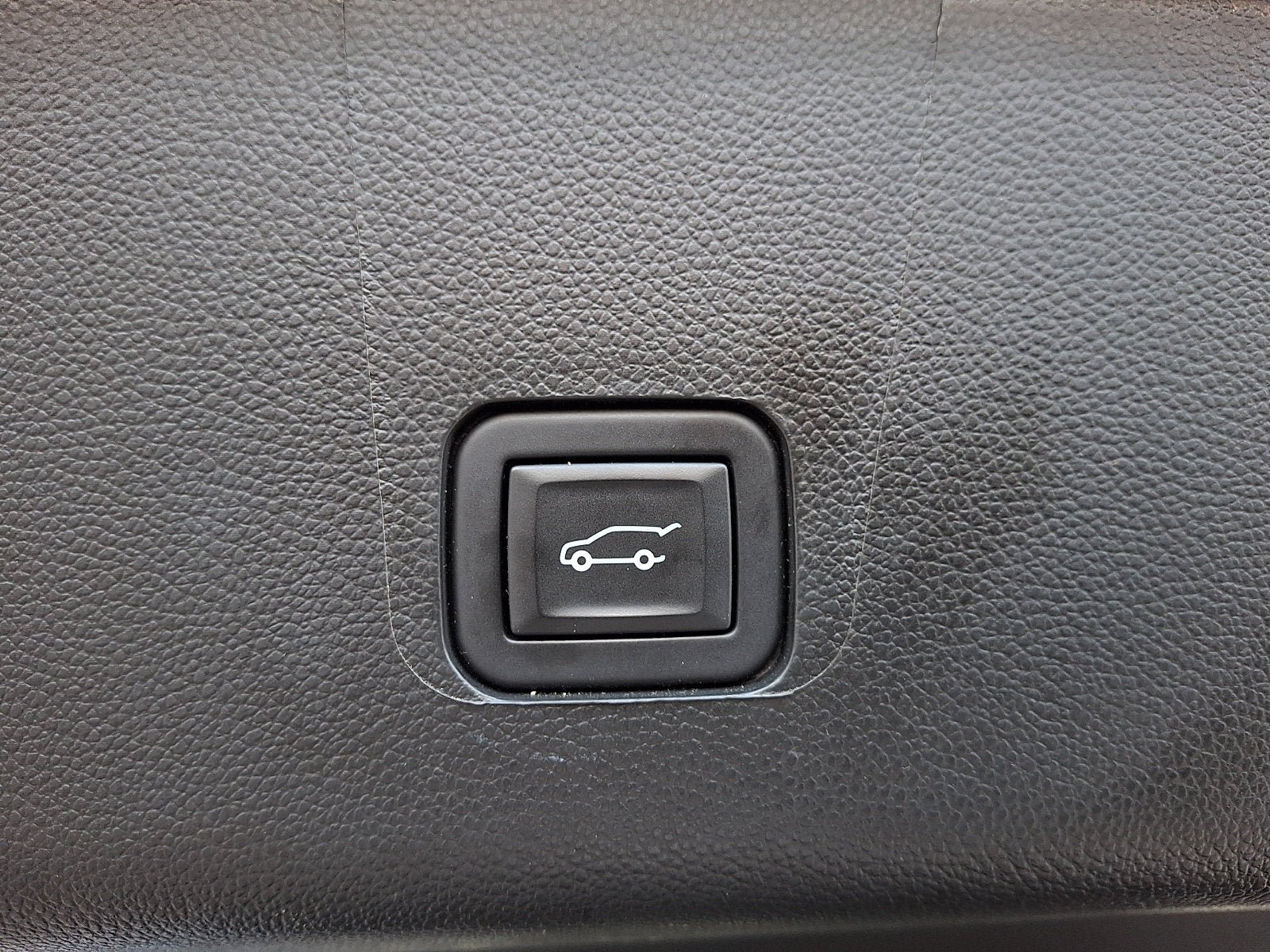 Used 2023 Chevrolet Traverse LT w/ LPO, Floor Liner Package AWD/4WD image 31