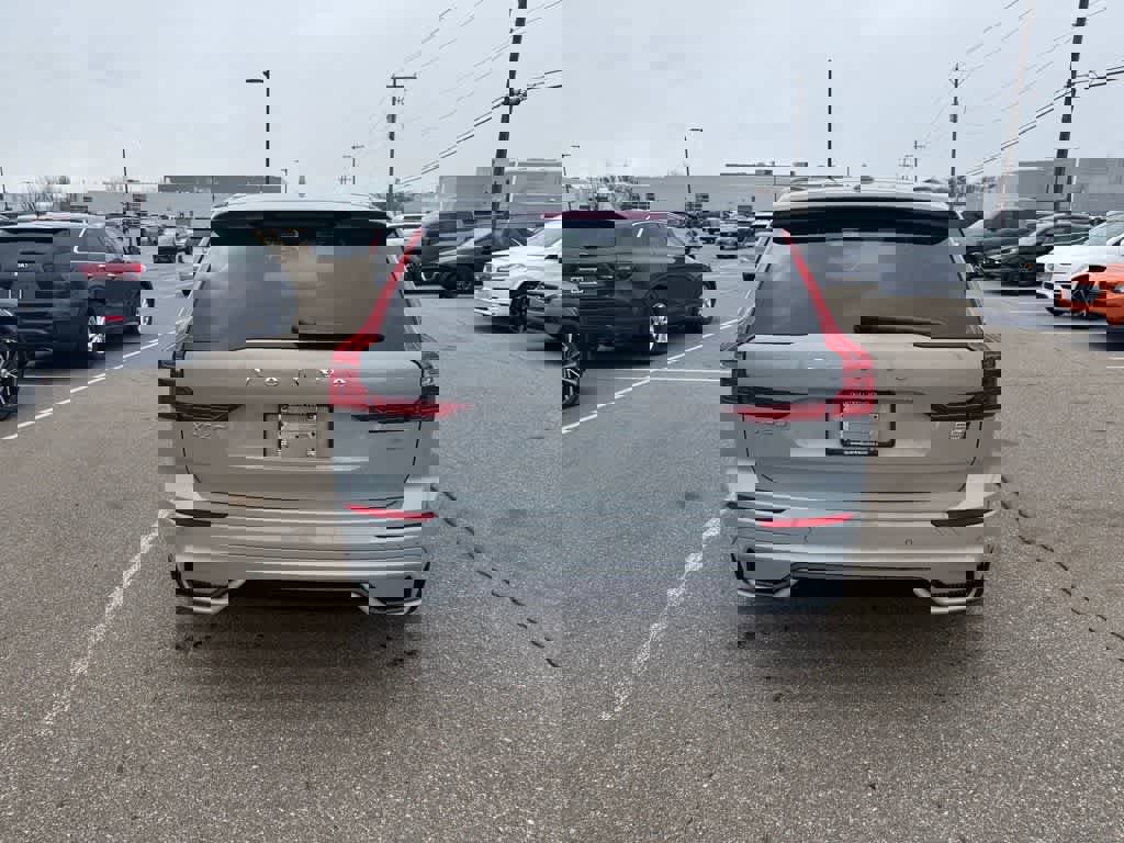 Used 2025 Volvo XC60 B5 Ultra image 7