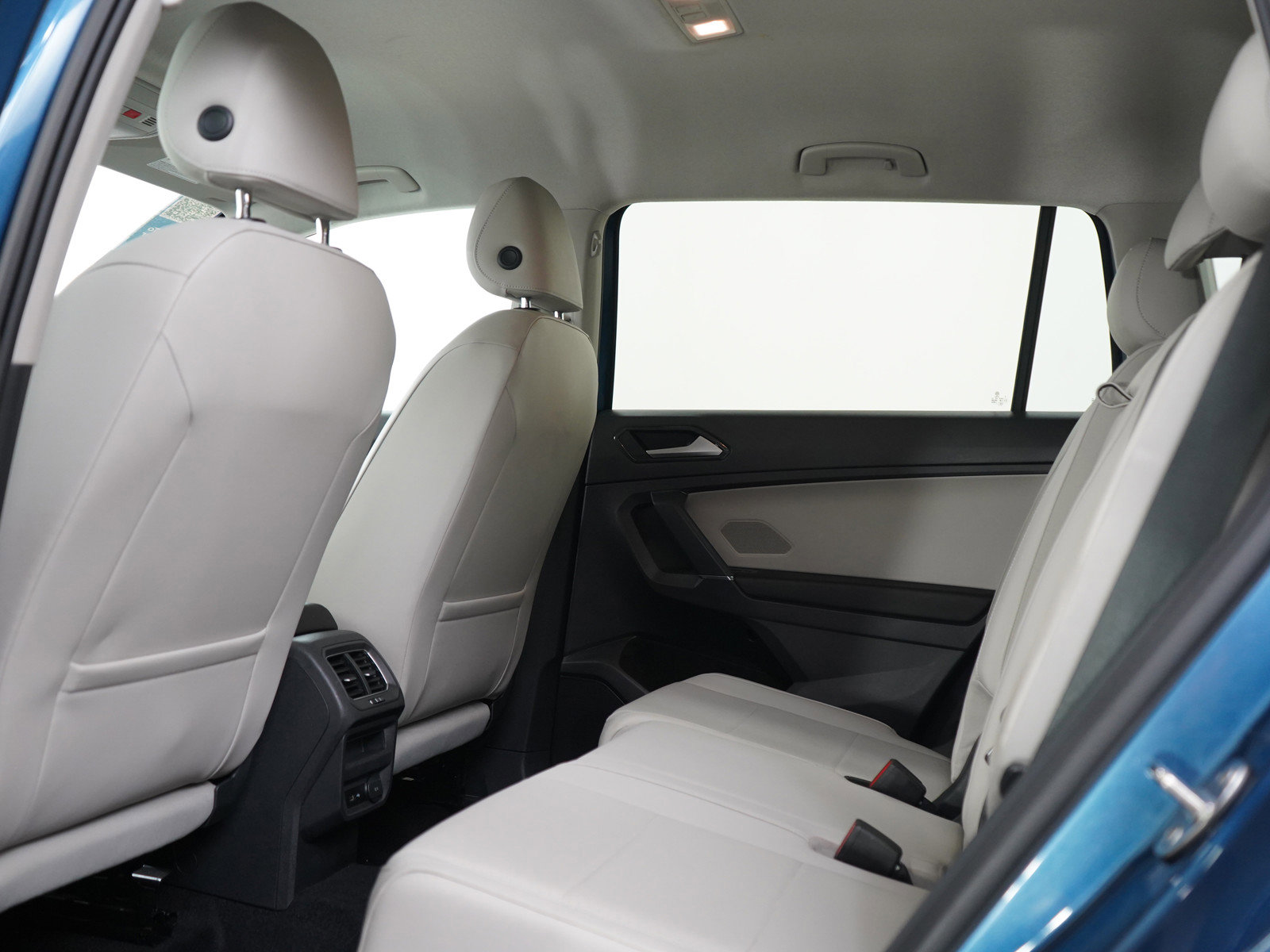 Used 2018 Volkswagen Tiguan SE w/ Front Fog Lights Package image 17