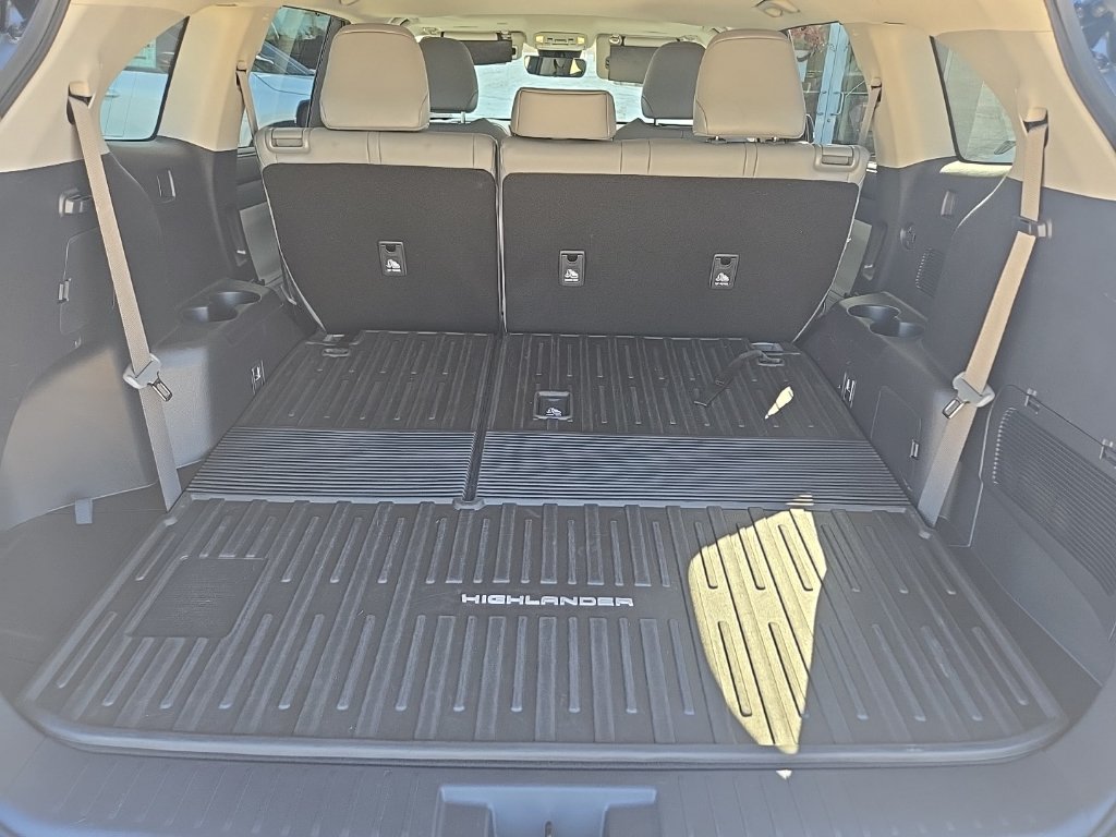 Used 2022 Toyota Highlander XLE FWD image 7
