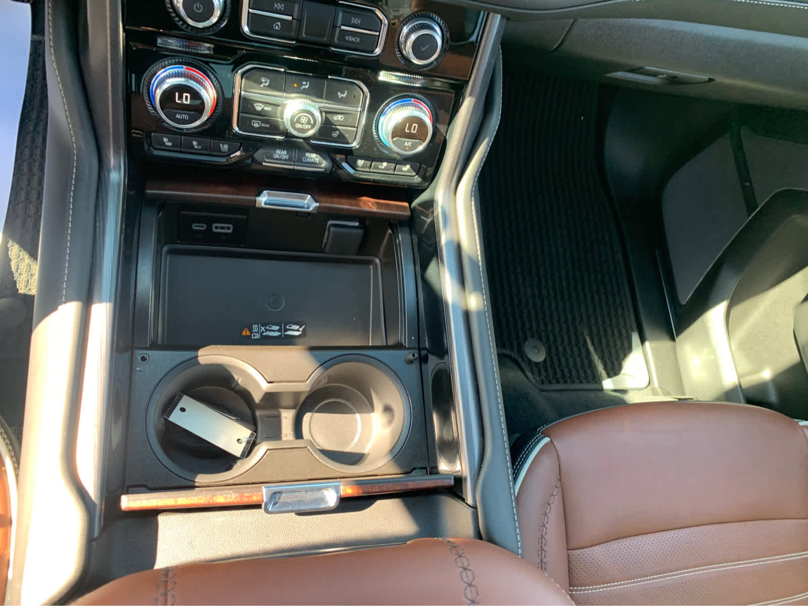 Used 2023 GMC Yukon Denali Ultimate AWD/4WD image 21