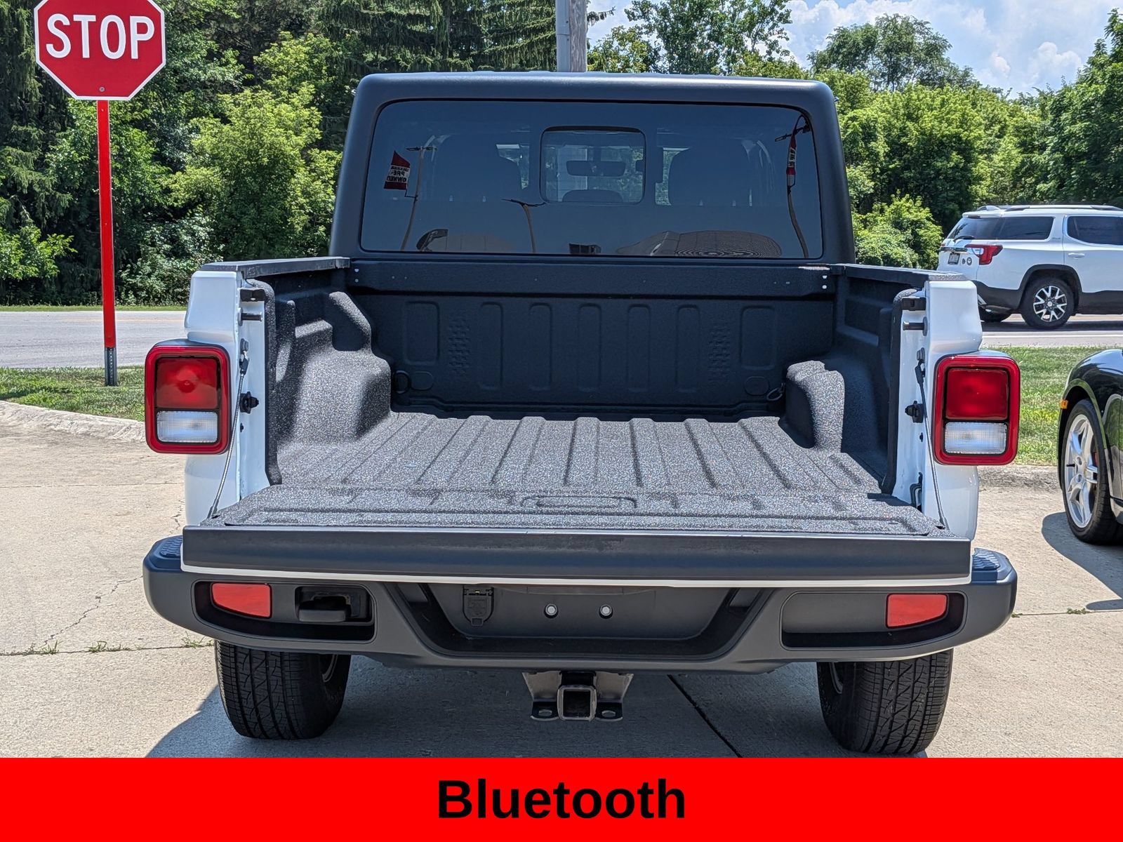 Used 2022 Jeep Gladiator Overland w/ Trailer Tow Package AWD/4WD image 8