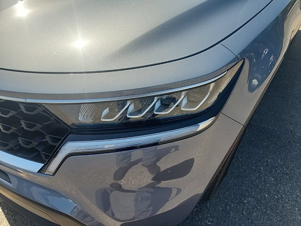 Certified 2023 Kia Sorento LX FWD image 5