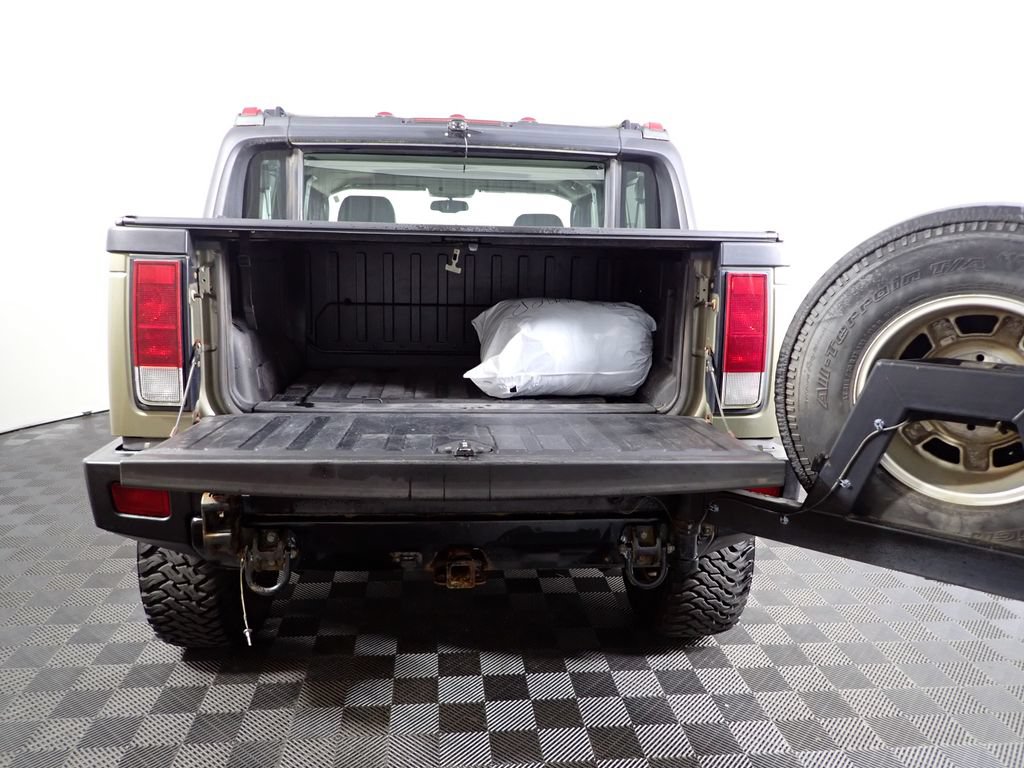 Used 2005 HUMMER H2 SUT w/ Preferred Equipment Group AWD/4WD image 16