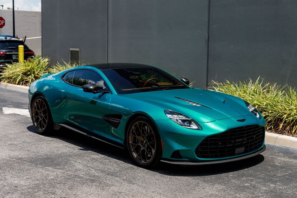 Used 2025 Aston Martin Vanquish RWD image 7