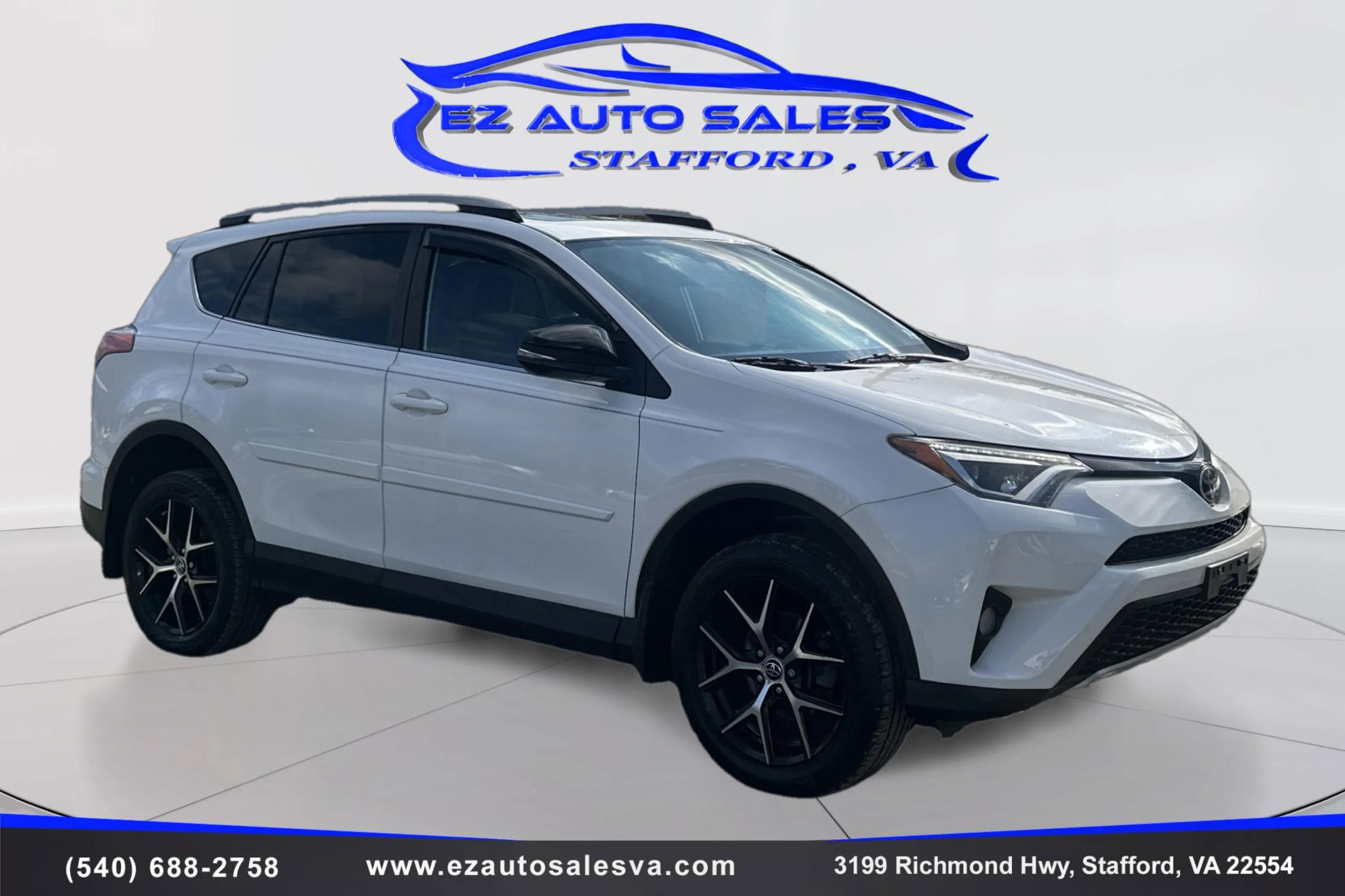 Used 2017 Toyota RAV4 SE image 3