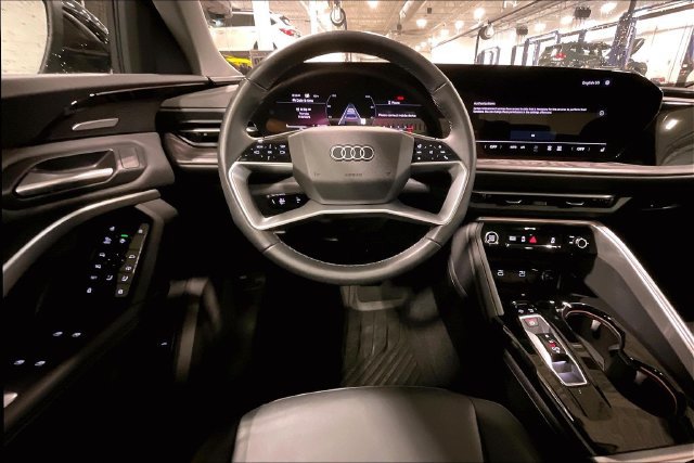 Certified 2025 Audi Q5 Premium Plus w/ Premium Plus AWD/4WD image 5