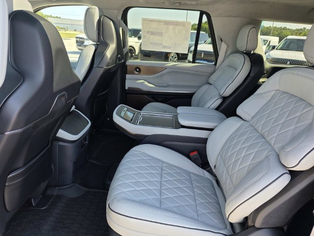 New 2027 Lincoln Navigator L Black Label AWD/4WD image 7