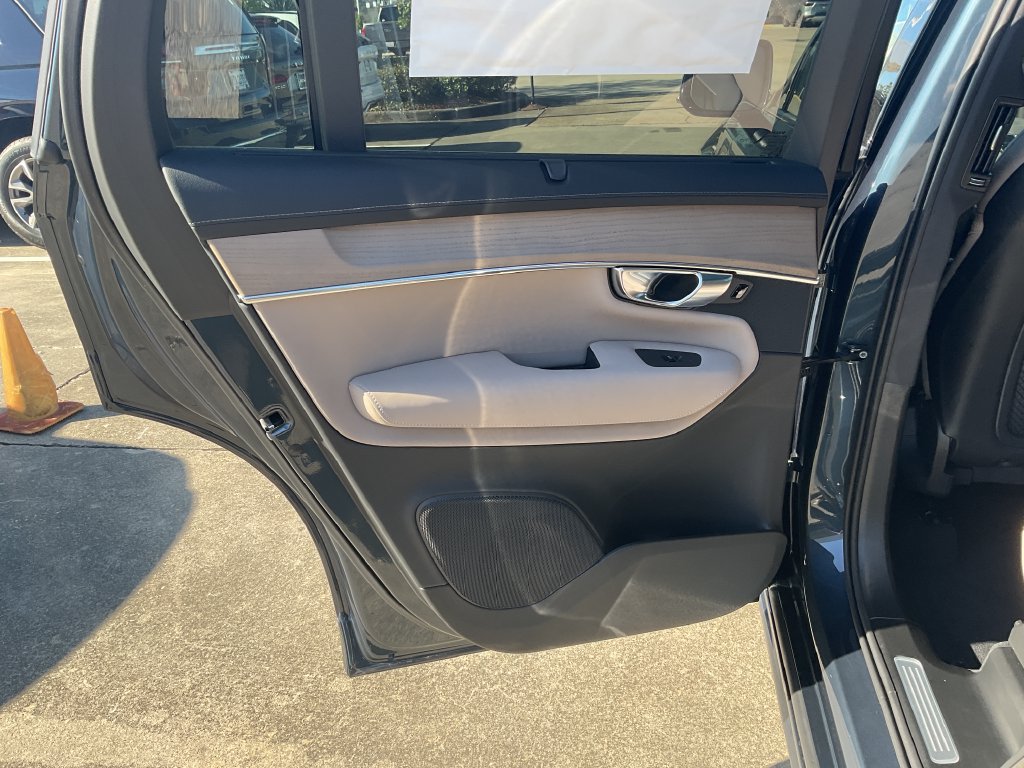 New 2027 Volvo XC90 B6 Plus AWD/4WD image 13