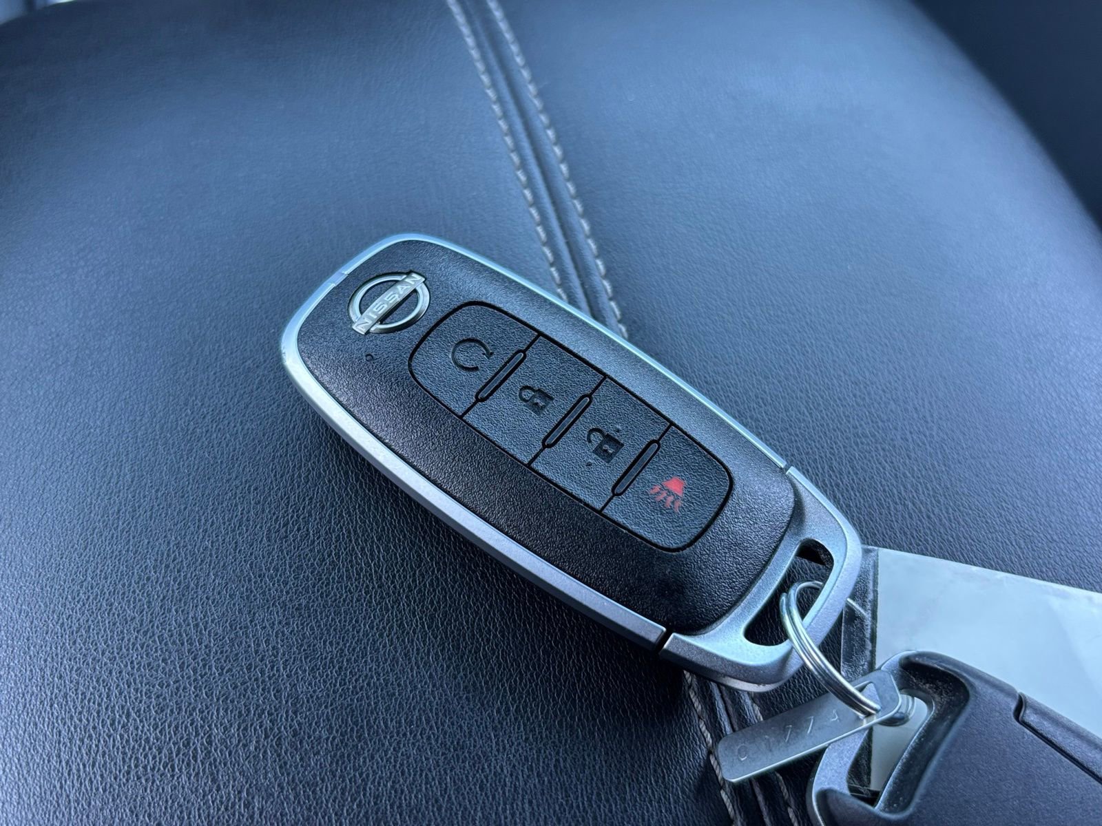 Used 2024 Nissan Pathfinder SV image 27