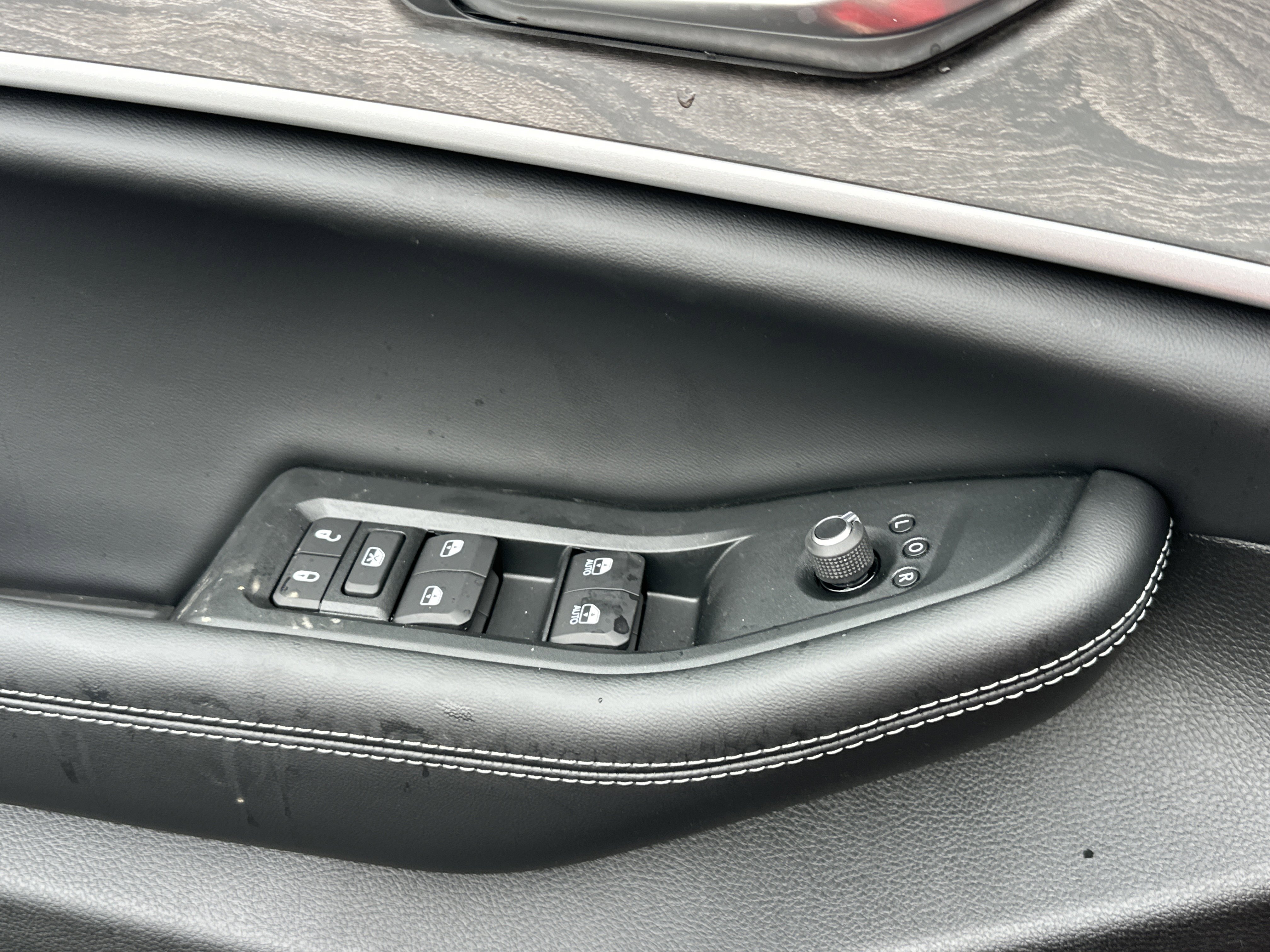 New 2026 Jeep Grand Cherokee Altitude image 12