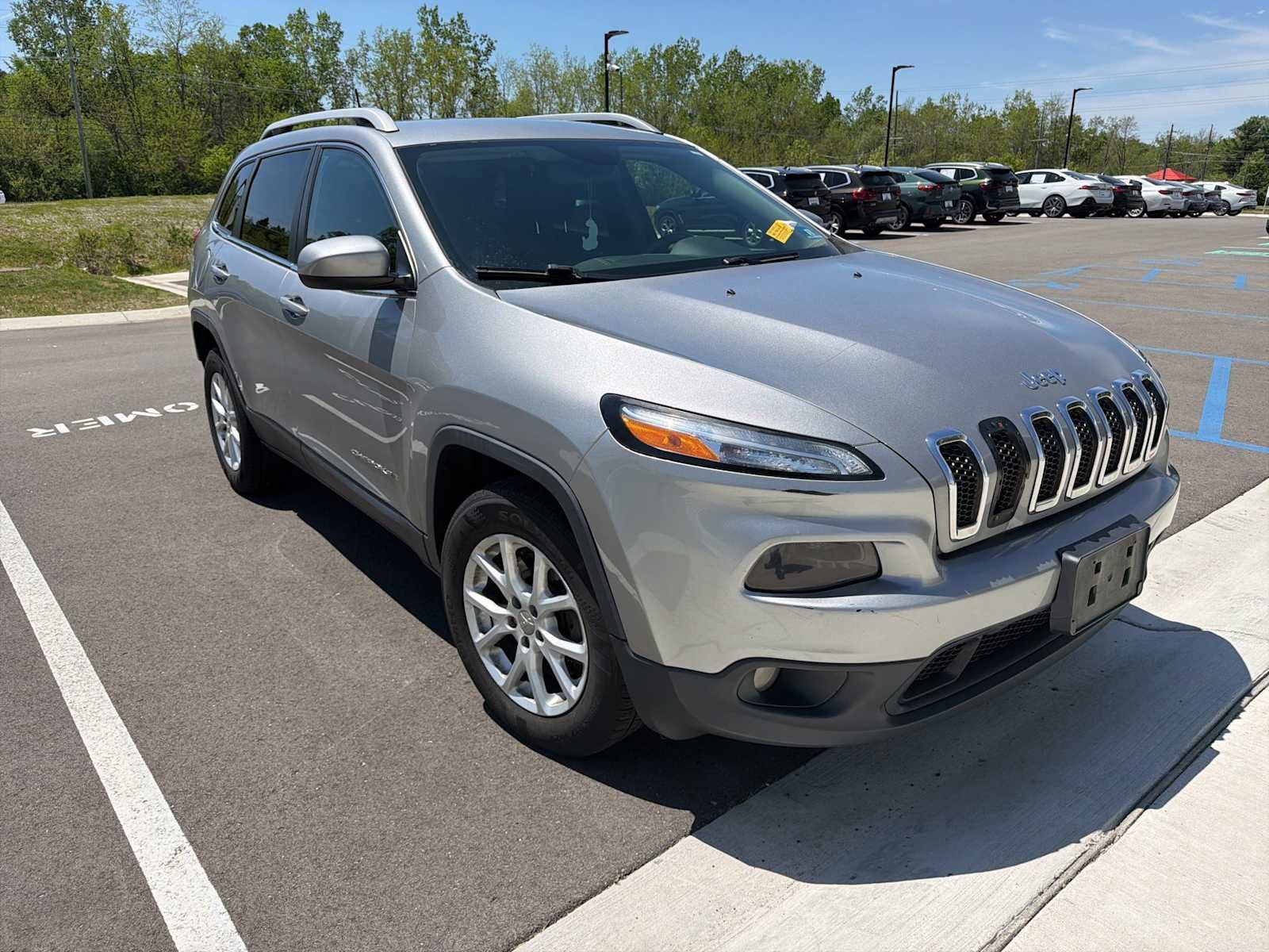Used 2016 Jeep Cherokee Latitude w/ Cold Weather Group AWD/4WD image 14