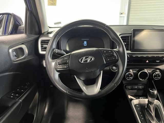 Used 2025 Hyundai Venue SEL FWD image 21