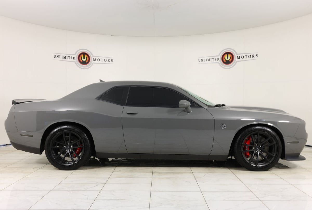 Used 2023 Dodge Challenger SRT Hellcat w/ Driver Convenience Group RWD image 2