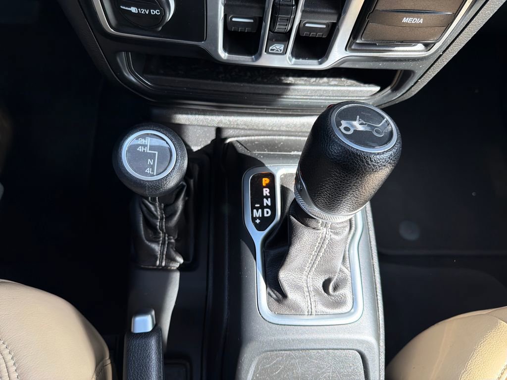 Used 2018 Jeep Wrangler Unlimited Sahara AWD/4WD image 41